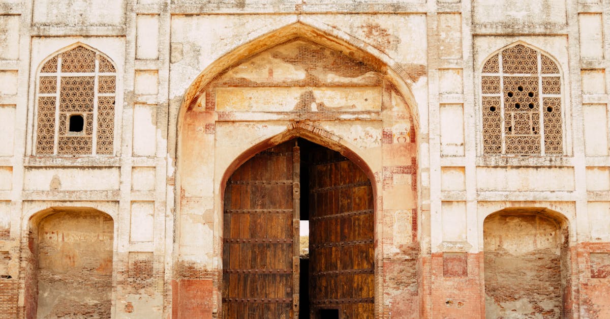 باكستان تسعى لاحتواء التهديدات الأمريكية ضد إيران