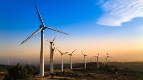 مصر تطلق مناقصة لخط نقل كهرباء جديد