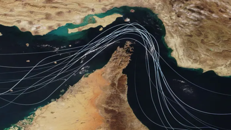 القوات الأمريكية تجبر السفن التجارية على تغيير مسارها نحو إيران