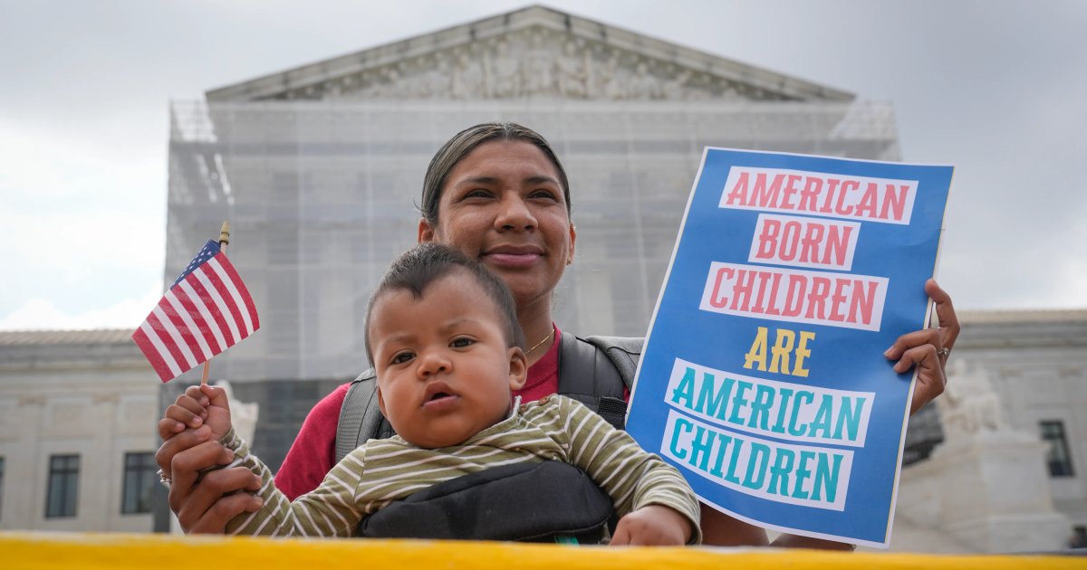 Trump attends Supreme Court on birthright citizenship