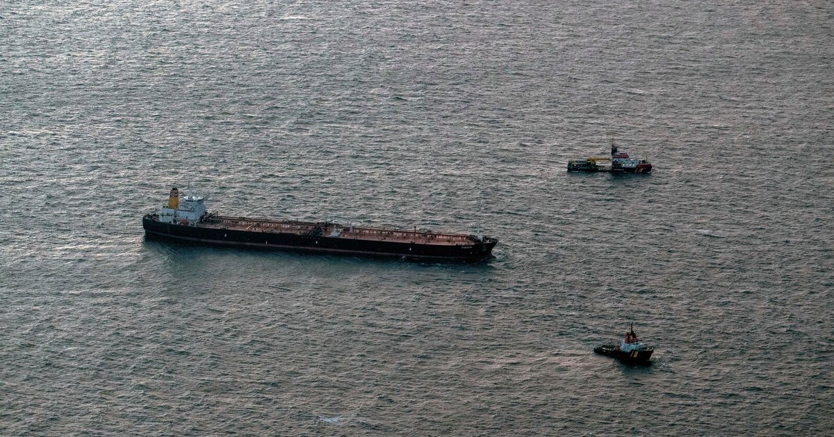 Sweden halts oil tanker after Baltic Sea oil spill