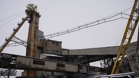 إجلاء العمال العالقين في منجم فحم لوغانسك بعد هجوم