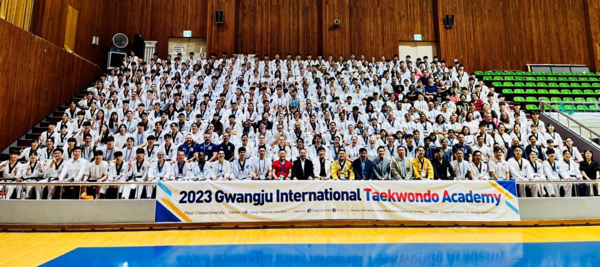 Saudi Taekwondo-Nationalmannschaft bereitet sich auf WM vor