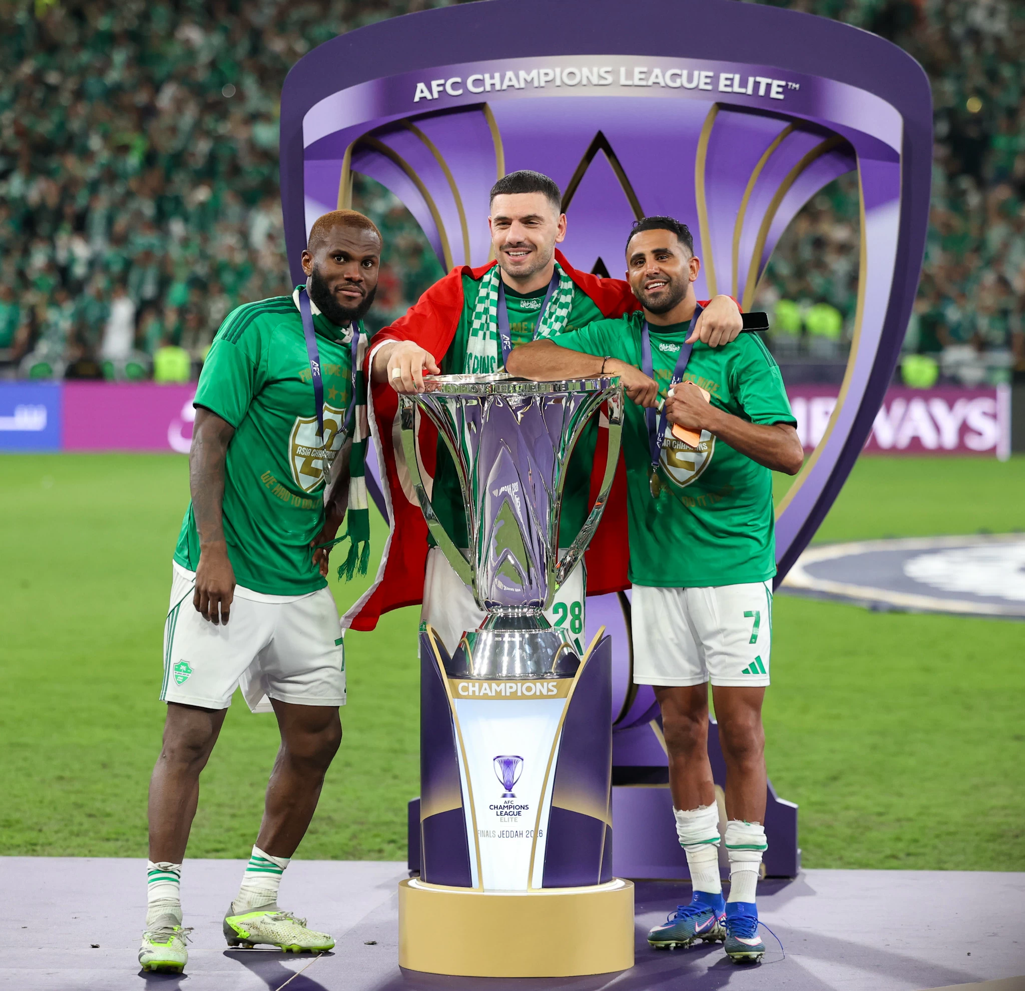 رياض محرز يحقق اللقب الآسيوي الثاني مع الأهلي