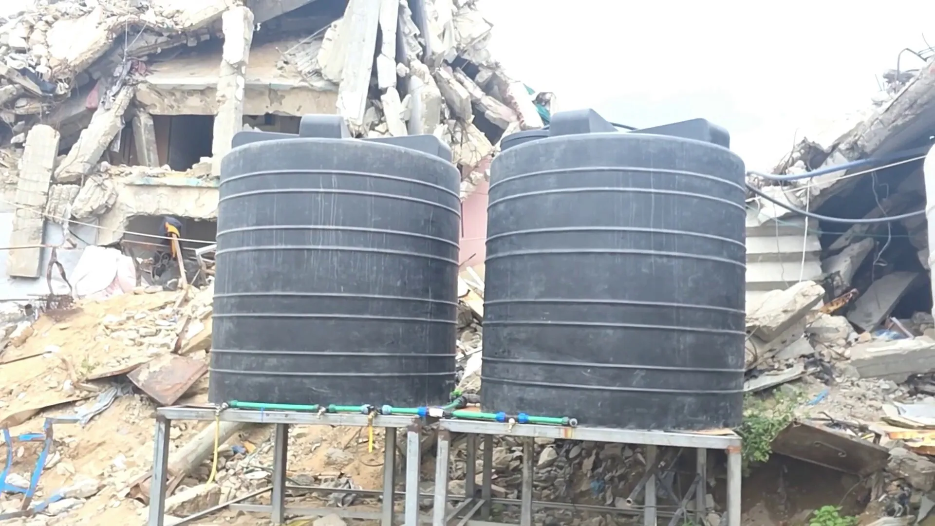 أزمة المياه في جباليا: توقف محطة التحلية يفاقم العطش