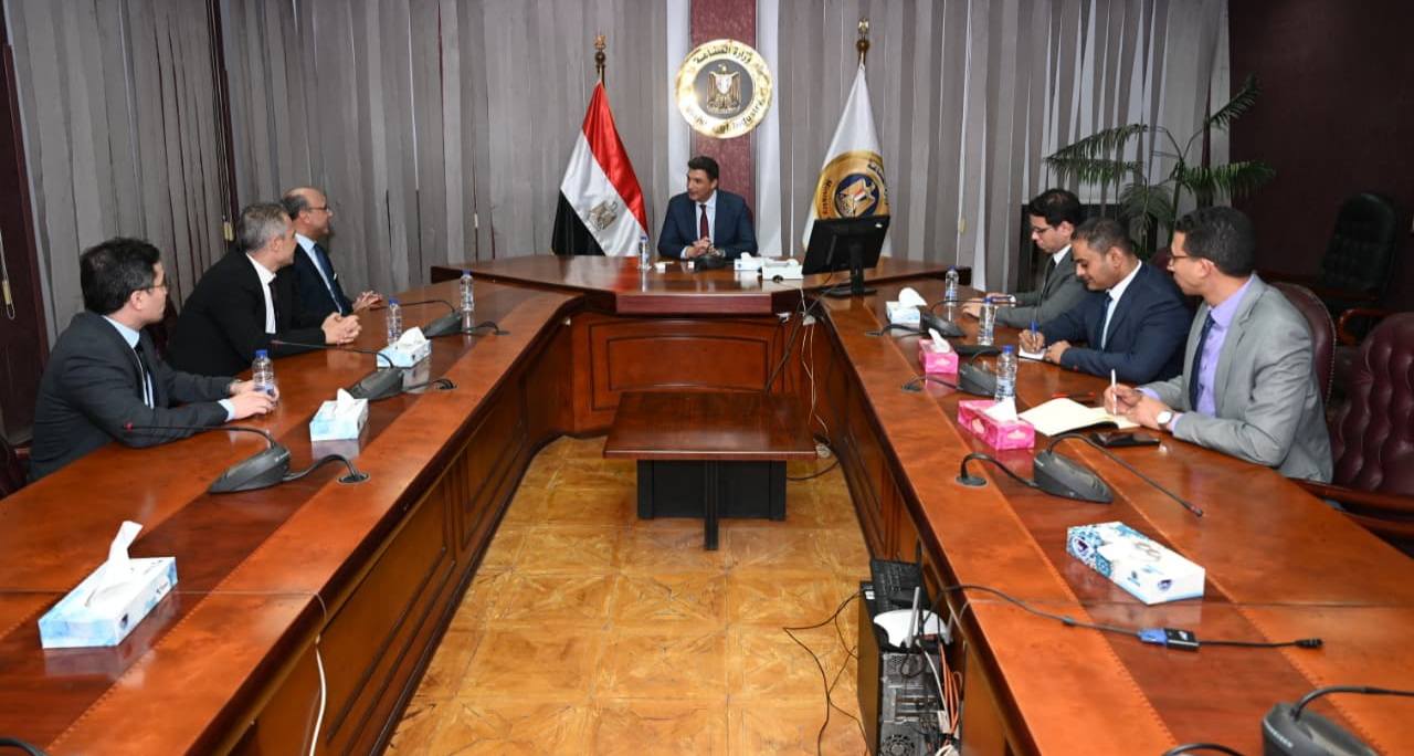 اجتماع وزير الصناعة مع صافولا لبحث توسعاتها في مصر
