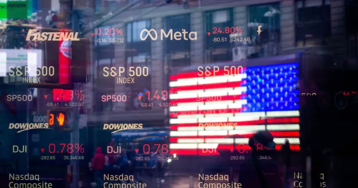 Small-cap stocks outperform Wall Street amid tech decline