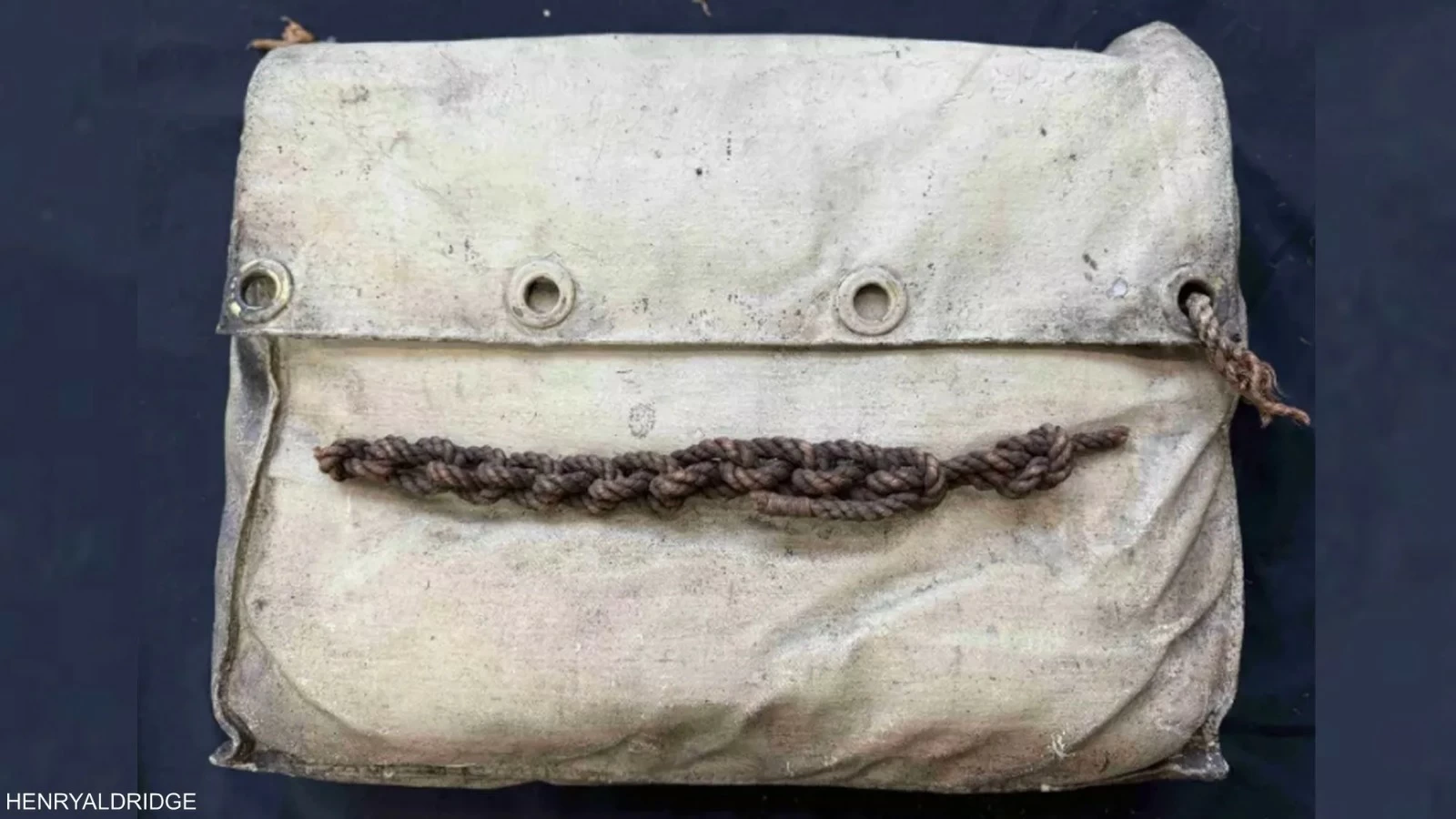 وسادة قارب نجاة تايتانيك تُعرض بمزاد بـ238 ألف دولار