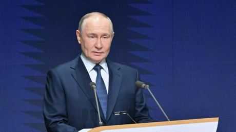 Russia and China Exchange Rubles and Yuans in Trade