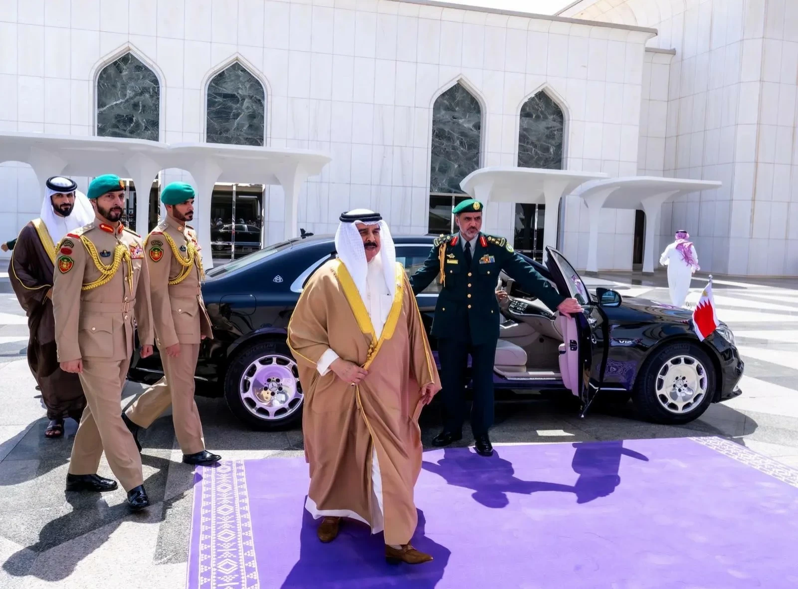 ملك البحرين يغادر جدة بعد القمة الخليجية