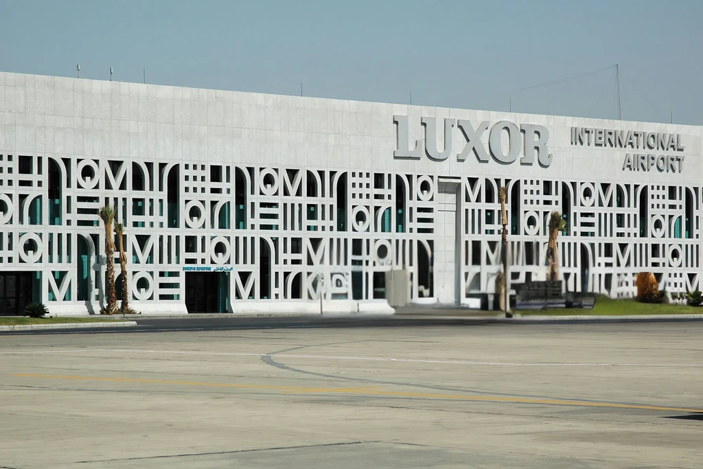 تفاصيل شكوى راكب عربي بمطار الأقصر