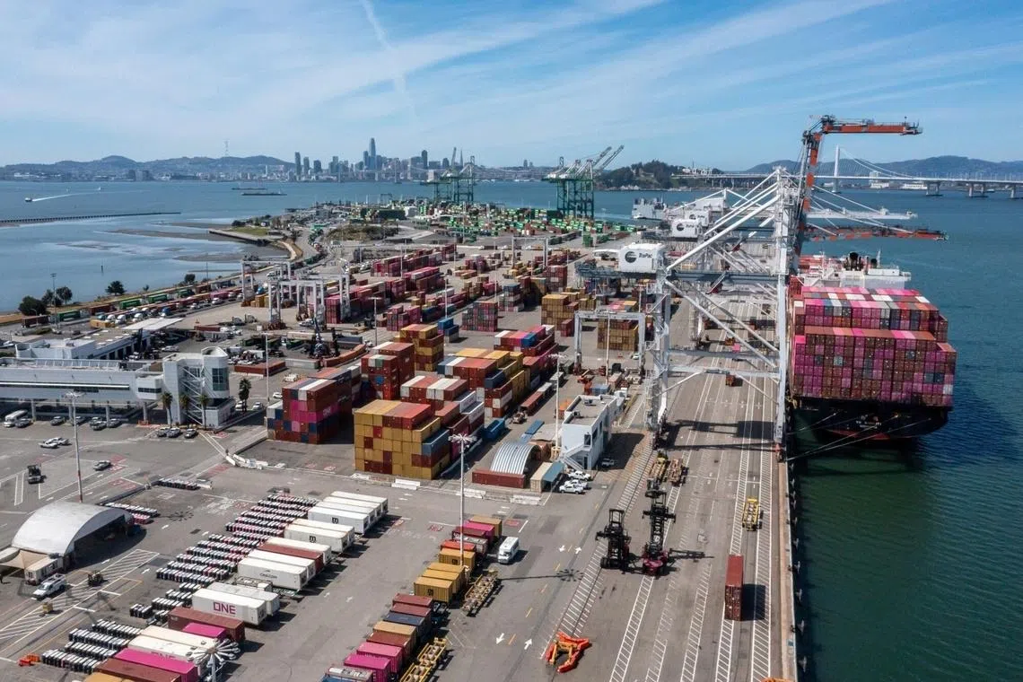 سنغافورة تحقق في تأثير التحقيقات الأمريكية التجارية