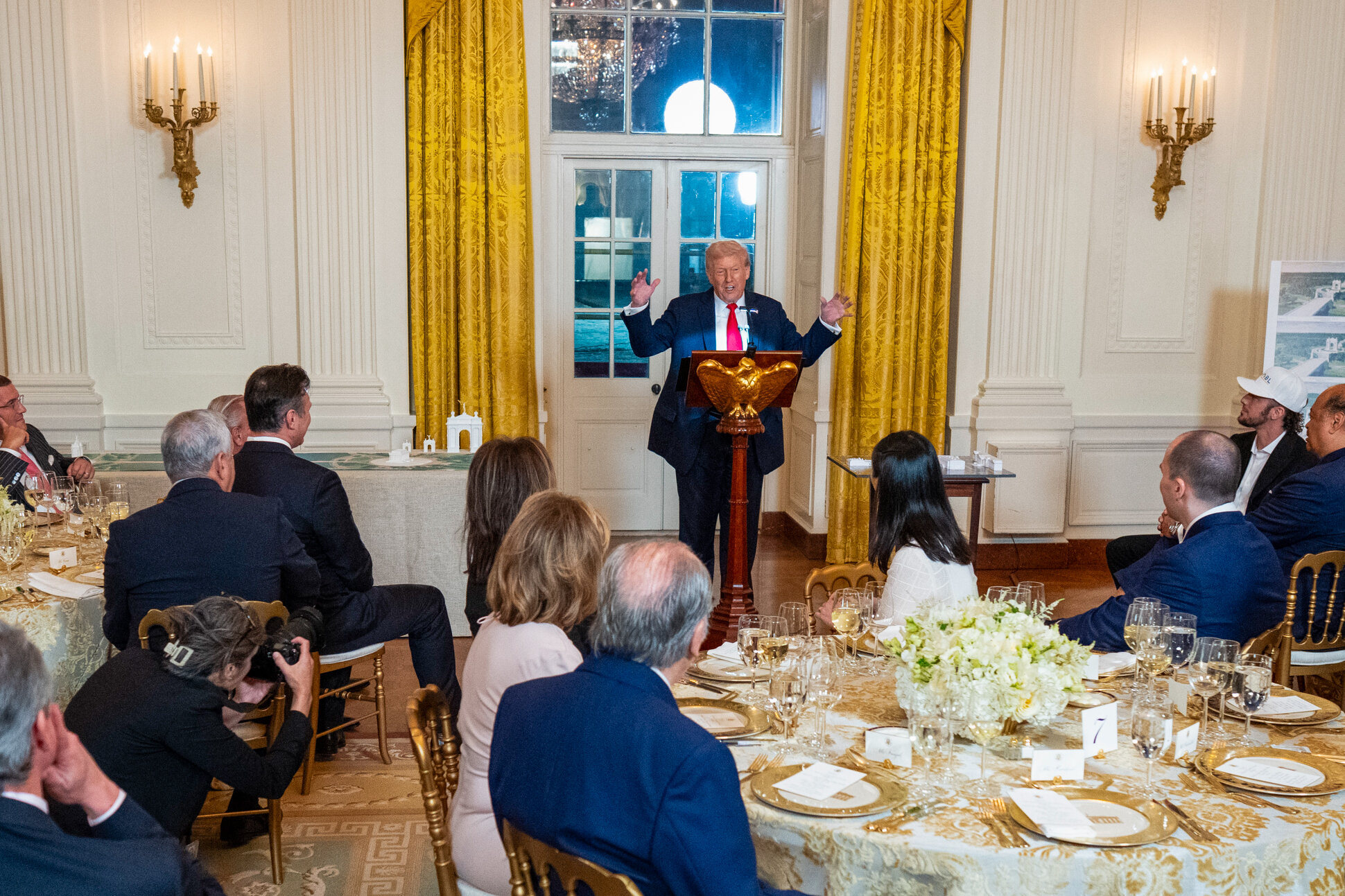 ترامب يدعو لإلغاء مشروع قاعة الرقص بعد حادثة إطلاق نار