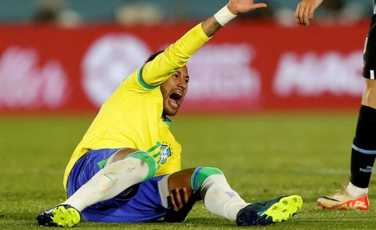 نيمار يخضع لجراحة في الركبة استعدادًا لكأس العالم