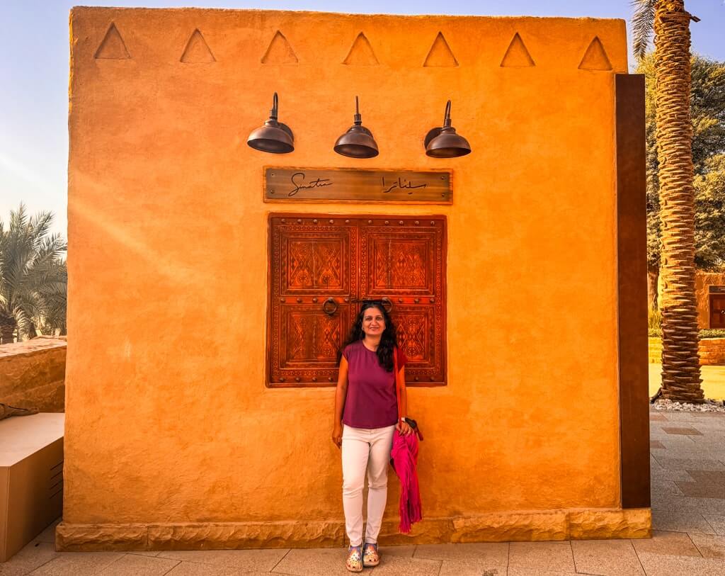 Dr. Al-Awad in Al-Dhariyah: Kultur und Kunst fördern