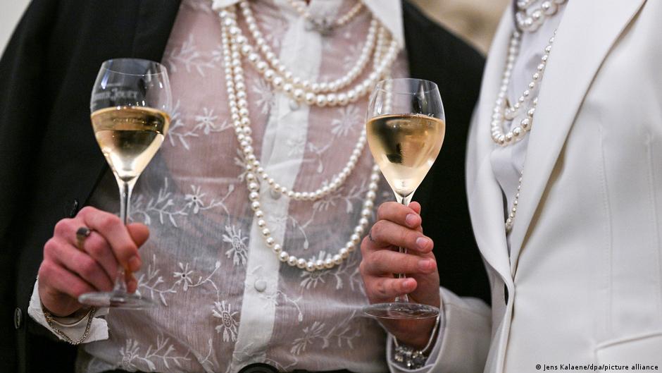 زيادة الضرائب على الأثرياء: مواجهة الفجوة الاقتصادية