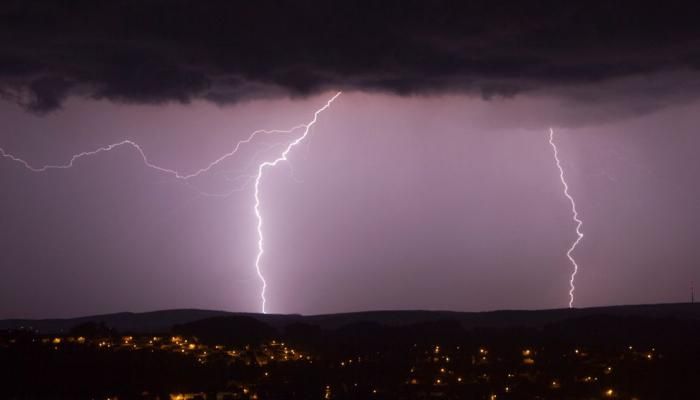 Ungewöhnliche Gewitter und Regenfälle im Nahen Osten