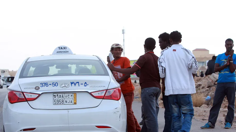 Saudi authorities apprehend residency law violators