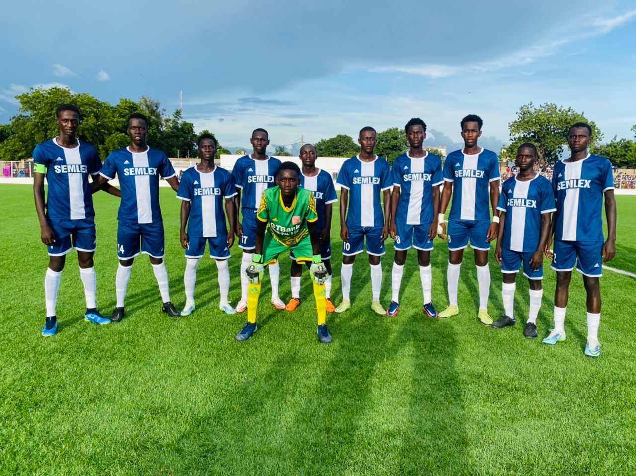 فريق مدرسة أحمد العمران يتوج بلقب بطولة خا