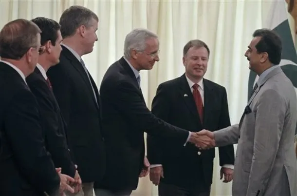 ترامب يلغي زيارة المبعوثين الأميركيين إلى باكستان