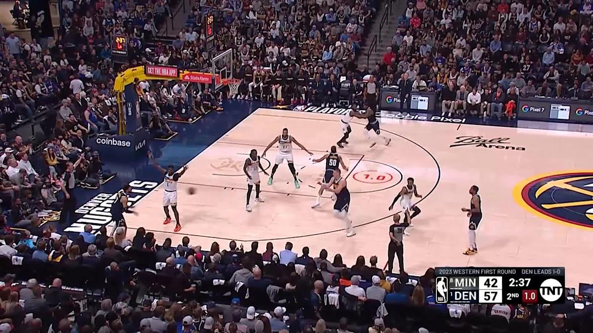 اشتباك ماكدانييلز ويوكيش في مباراة تمبر وولفز