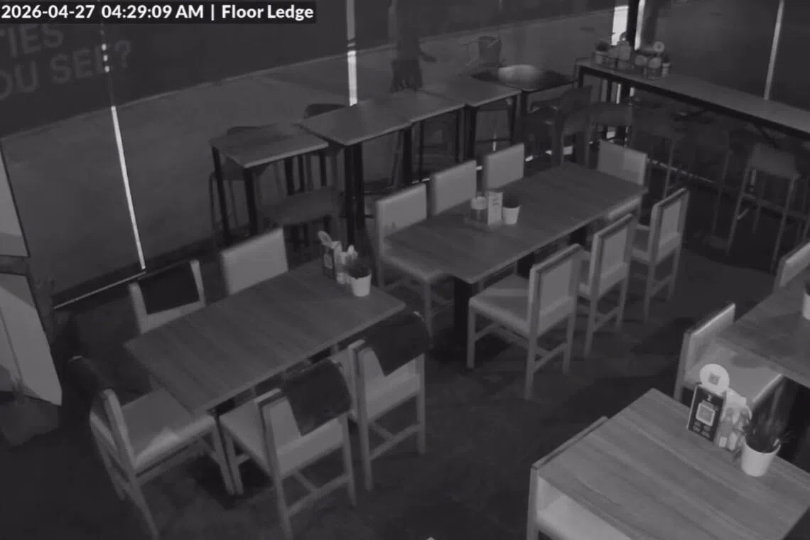 حادثة شغب في مطعم 313@Somerset واعتقال شابين