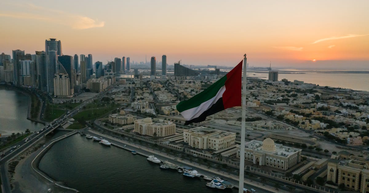 الإمارات تتصدى لهجمات إيرانية وتطلق تنبيهات طارئة