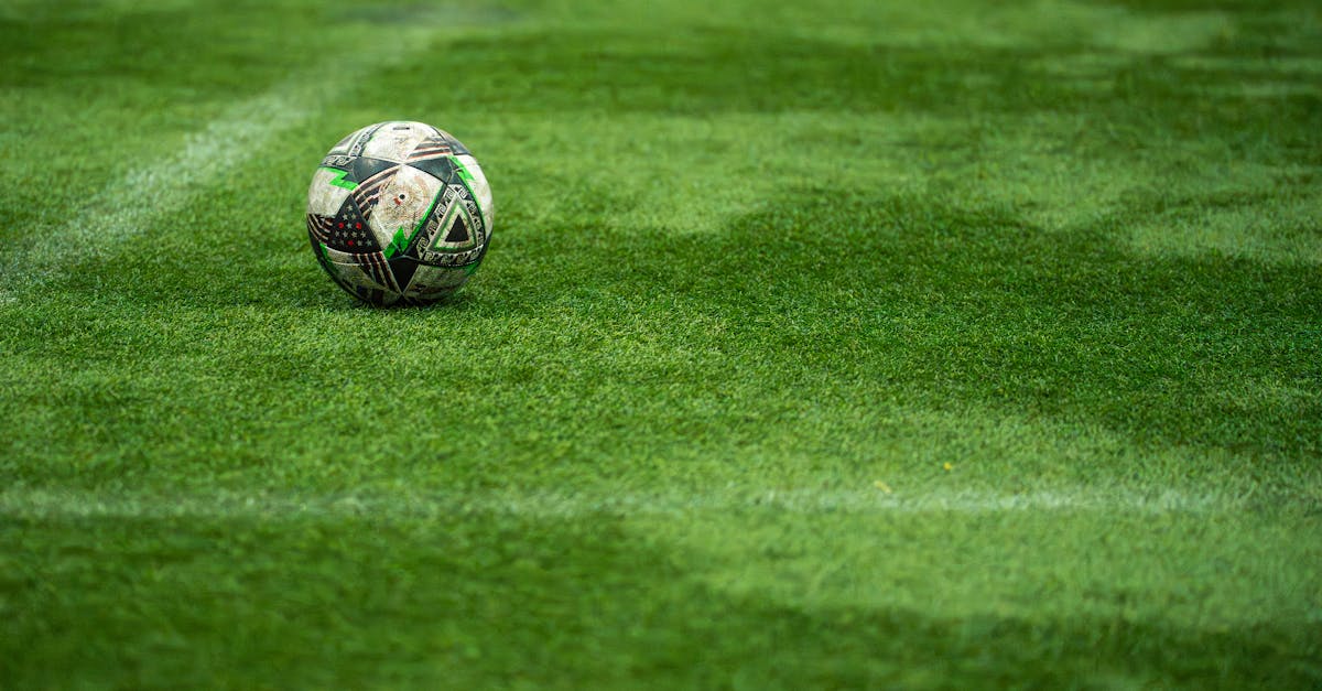 سوبوسلاي يكشف كواليس قرار صلاح بالرحيل عن ليفربول