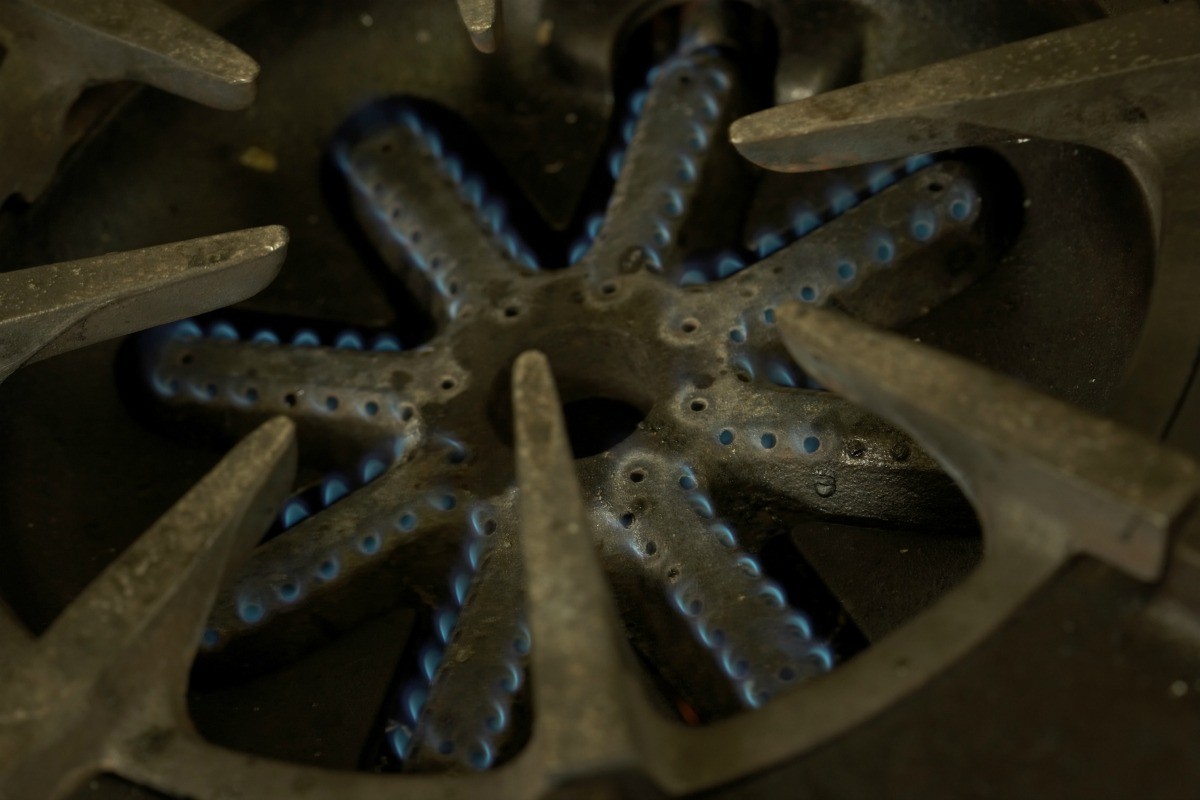 Nettoyez les supports de cuisinière avec du vinaigre blanc