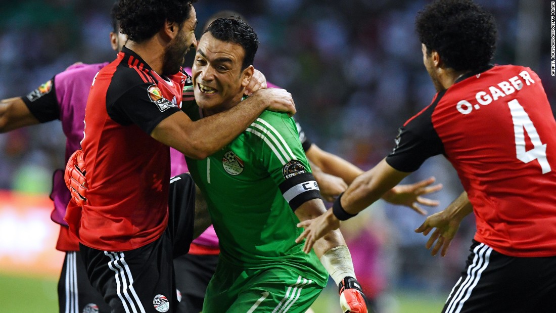 عصام الحضري ينتقد نجم الأهلي بسبب الأداء