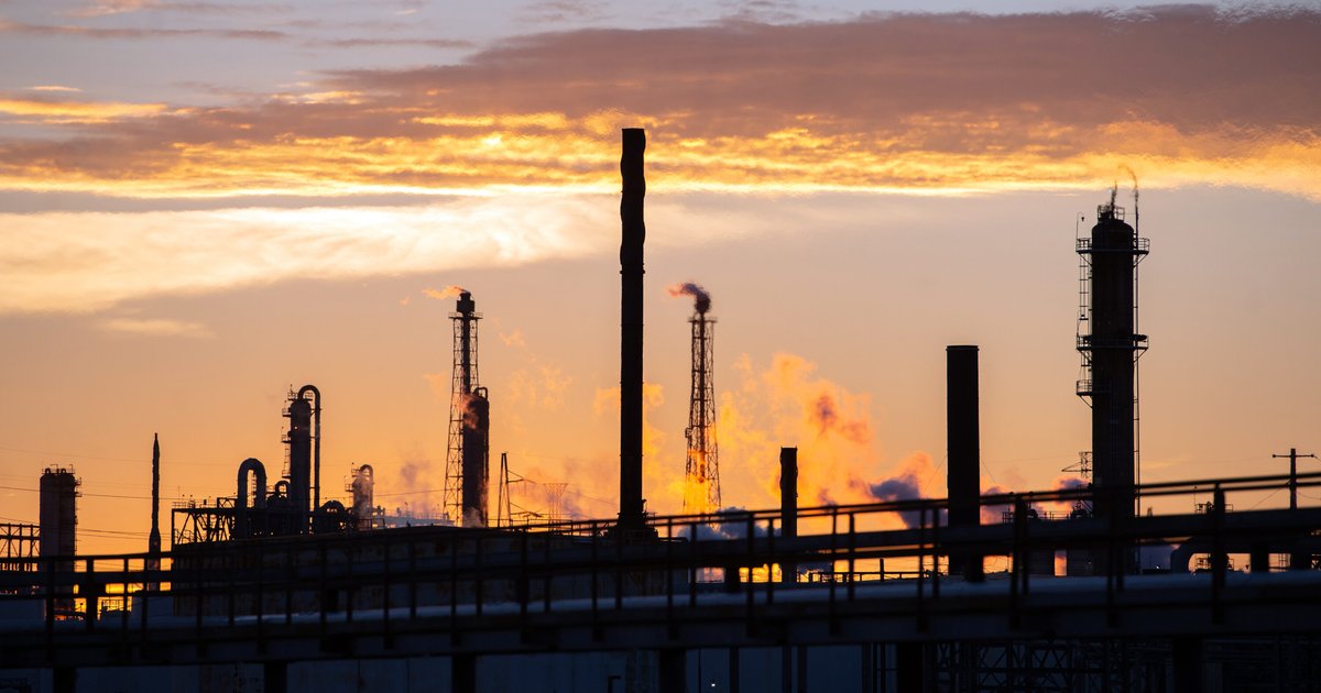 ارتفاع أسعار النفط إلى 125 دولاراً بسبب الحصار الأمريكي