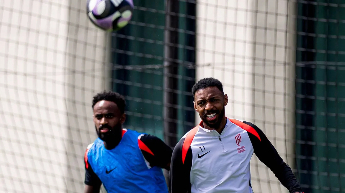 القادسية وضمك: مباراة حاسمة في الدوري السعودي