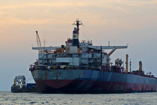 Retrait du pétrolier russe "Arctic Metagas" et risques environnementaux