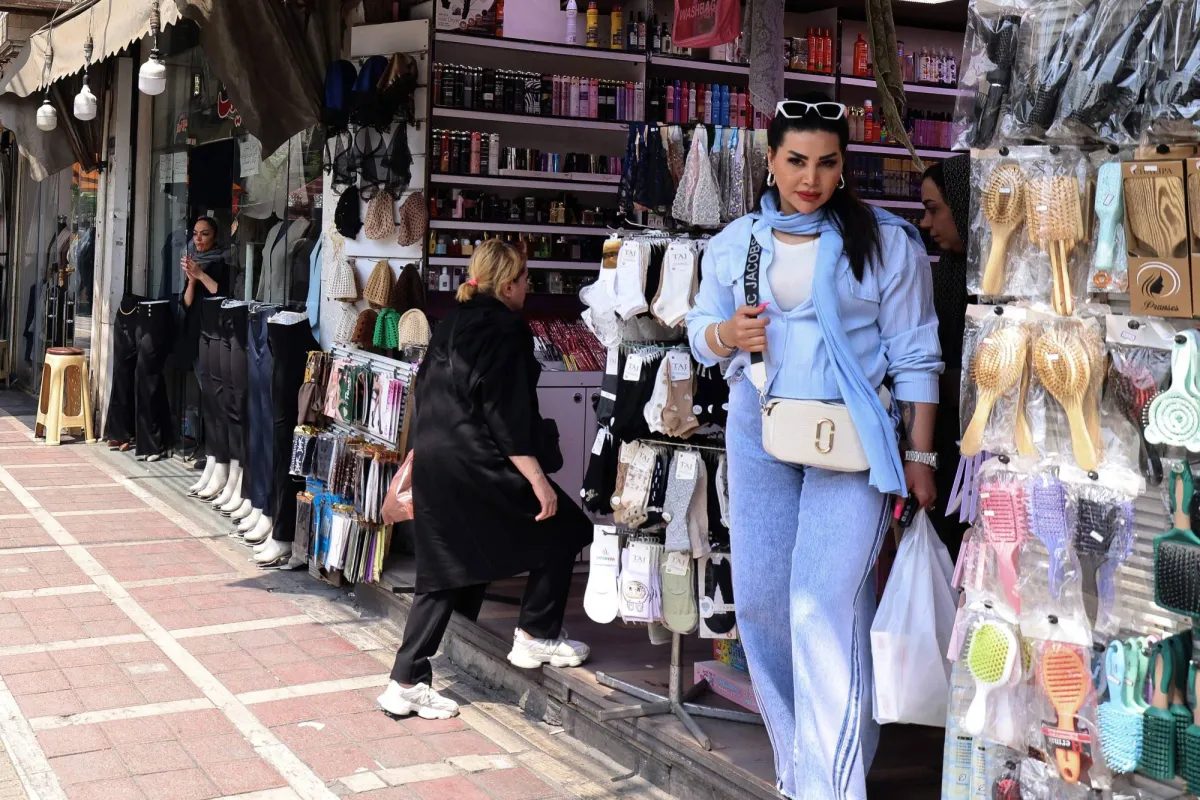 نساء إيرانيات يتحدّين الحجاب رغم القيود