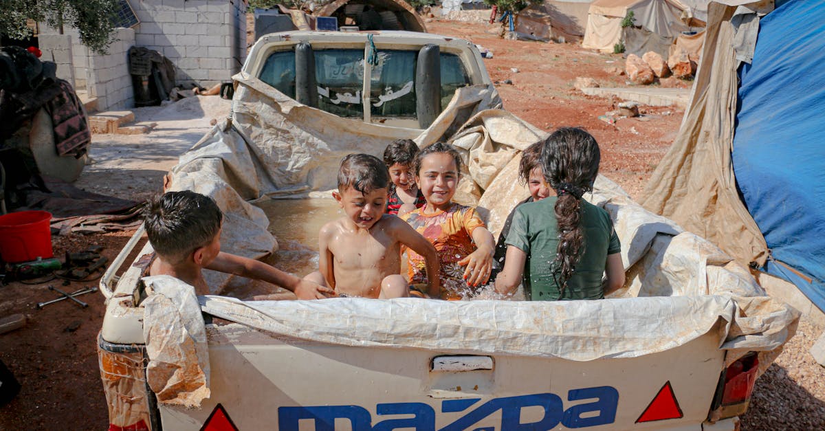 استمرار دخول مساعدات إنسانية إلى غزة