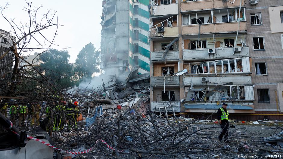 Russian airstrikes in Kyiv kill 8 amid military escalation