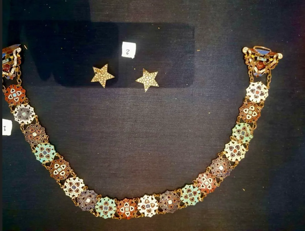 Musée des véhicules royaux : exposition des coffres des femmes