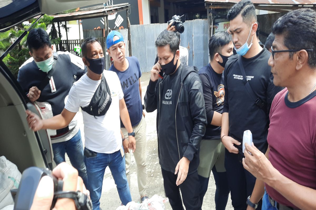 تفكيك شبكة مخدرات في بانتارمزين الإندونيسية