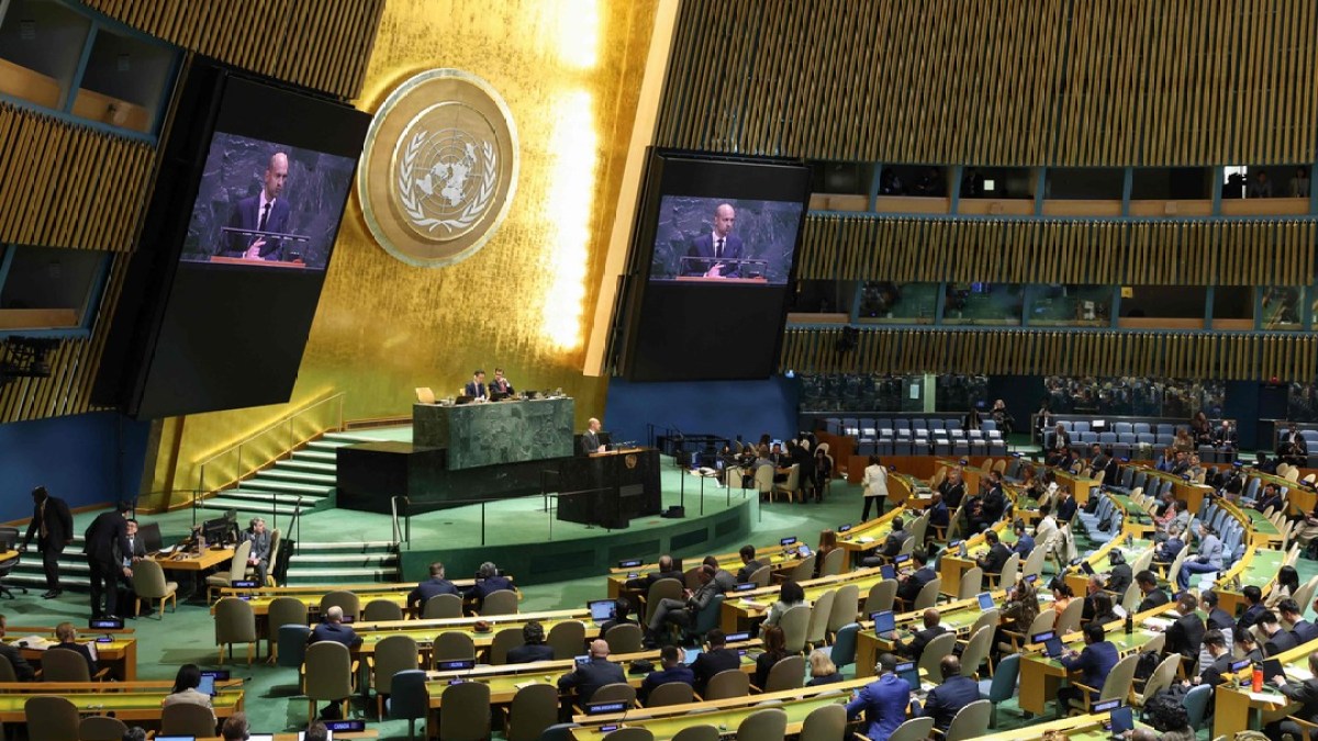 واشنطن تتهم بكين وموسكو بتعطيل الملاحة في هرمز