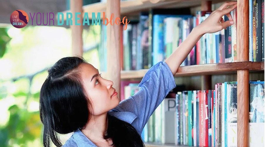 شهر تمكين المرأة عبر التعليم في إندونيسيا