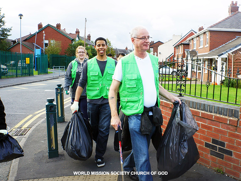 Gemeinsame Säuberungsaktion in Indonesien zur Abfallbekämpfung