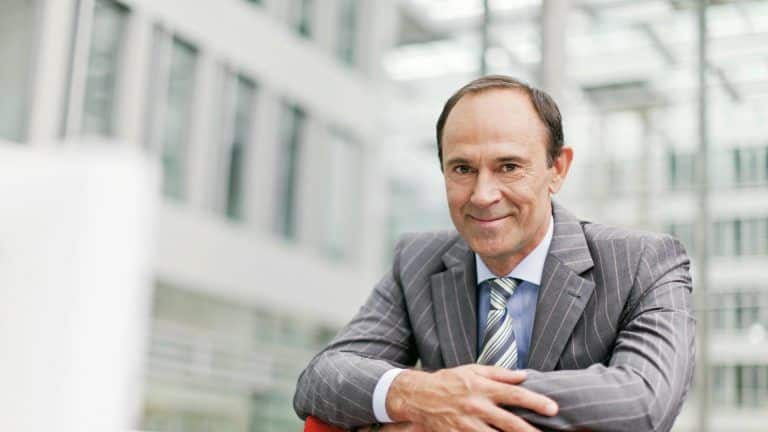 Hommage émouvant à un général indonésien à Cimahi