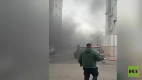 Colonnes de fumée à Haïfa suite aux frappes iraniennes