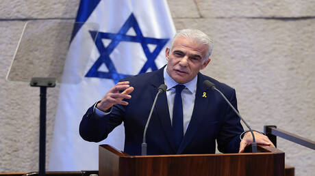 لابيد ينتقد نتنياهو: أزمة سياسية في إسرائيل