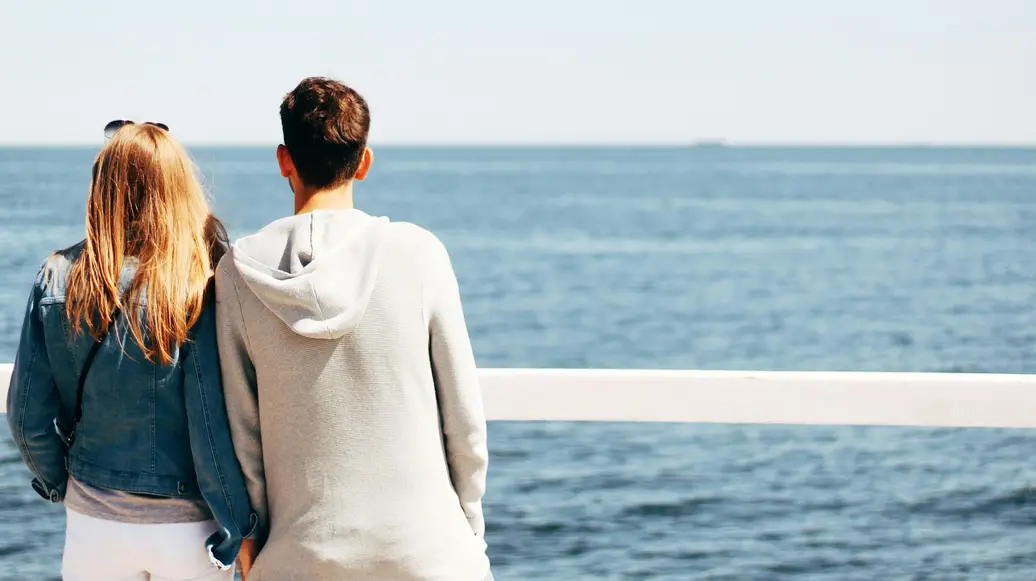 أبراج تنعم بعلاقات قوية بعد الأربعين