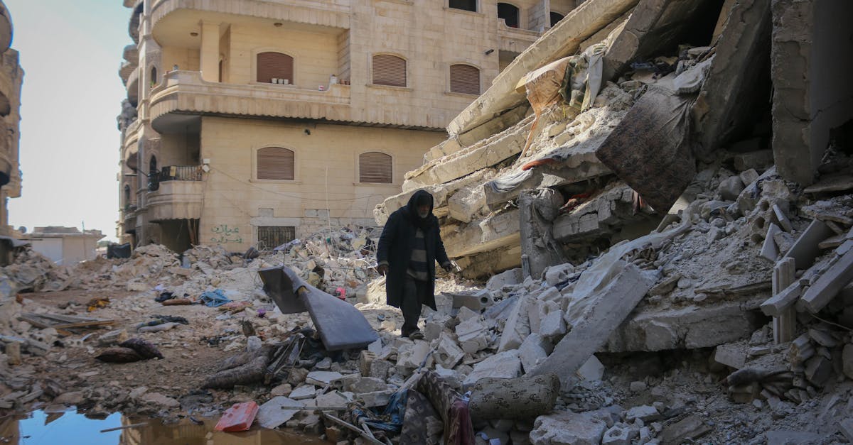 غارات إسرائيلية على لبنان مع إنذارات بالإخلاء