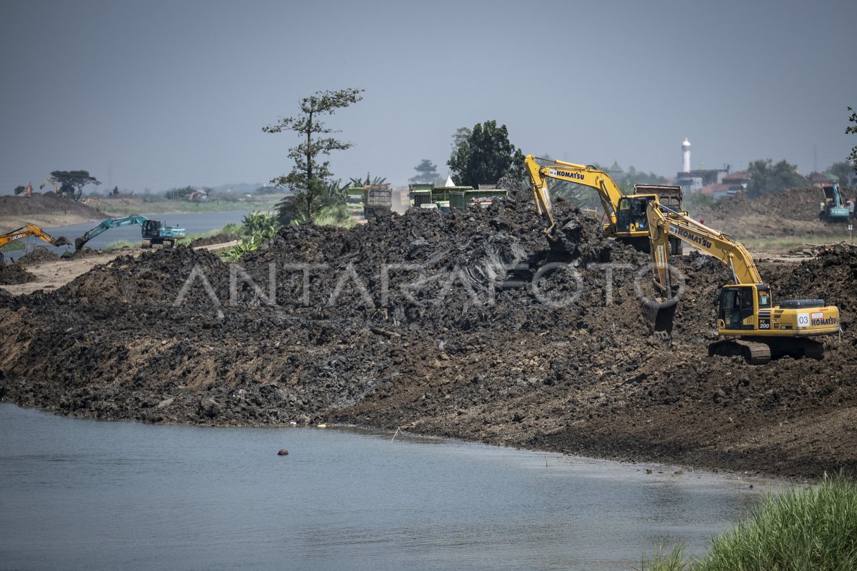 Control river flow to mitigate flooding in Demak