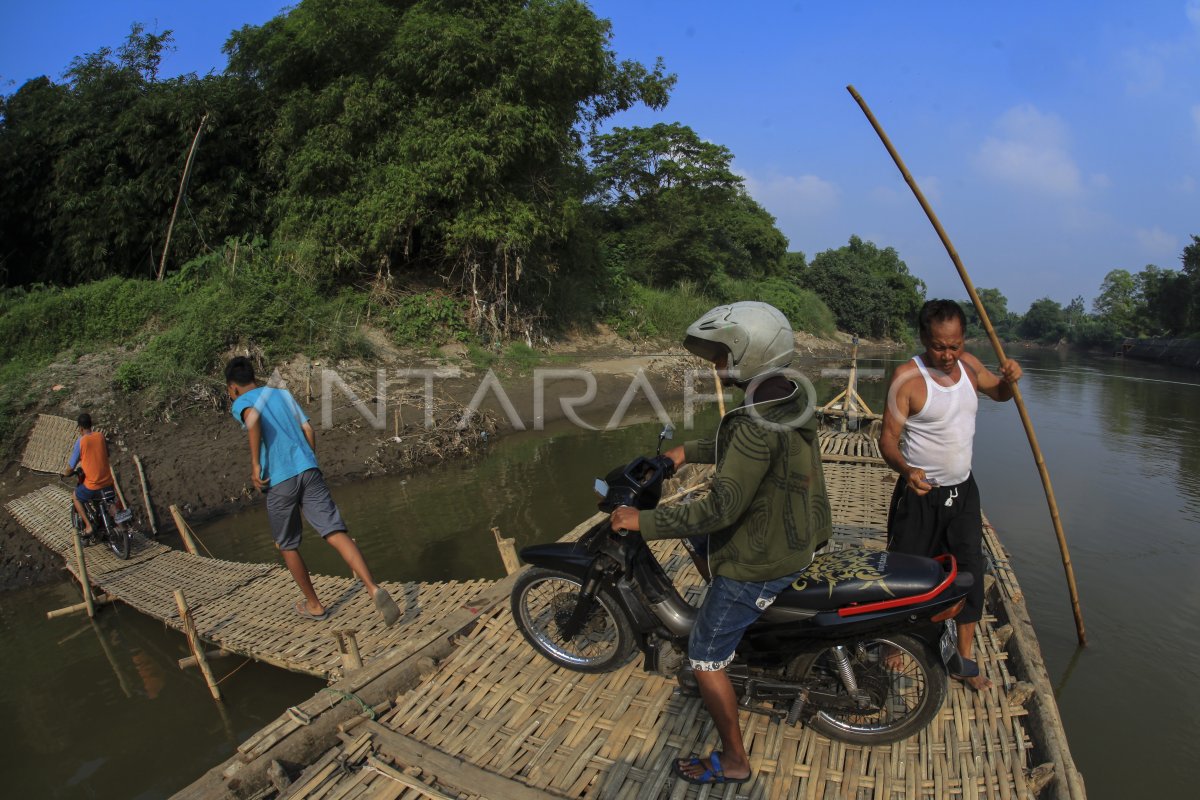 Construire des ponts suspendus à Bayuwangi pour améliorer la vie