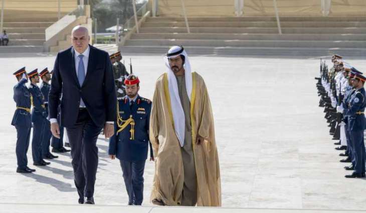 تقديم واجب العزاء في وفاة محمد الزرعوني