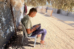 Des étudiants de Gaza passent leurs examens sur la plage